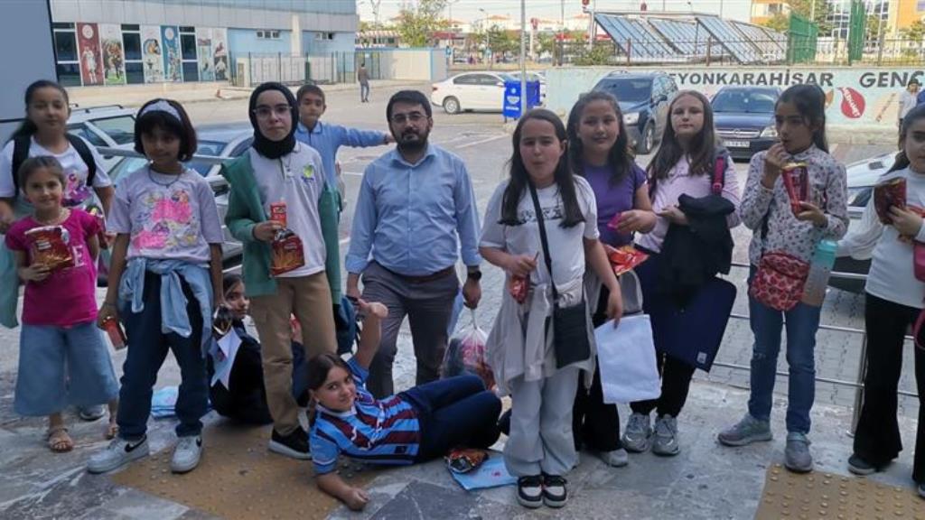 "GENÇ GÖNÜLLÜLER, ÇOCUK GÖNÜLLERLE BULUŞUYOR"