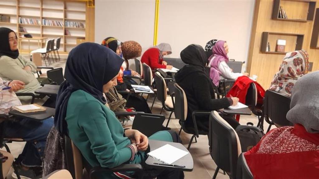 HANIMLARA YÖNELİK KURSLAR DEVAM EDİYOR