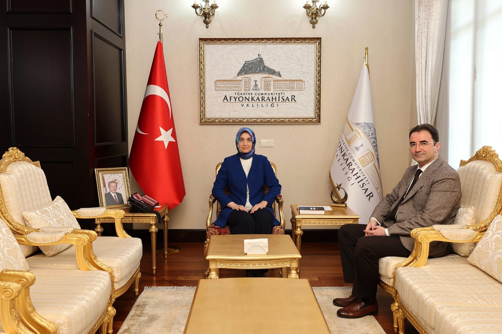 USTA GAZETECİDEN VALİ YİĞİTBAŞI'NA ZİYARET