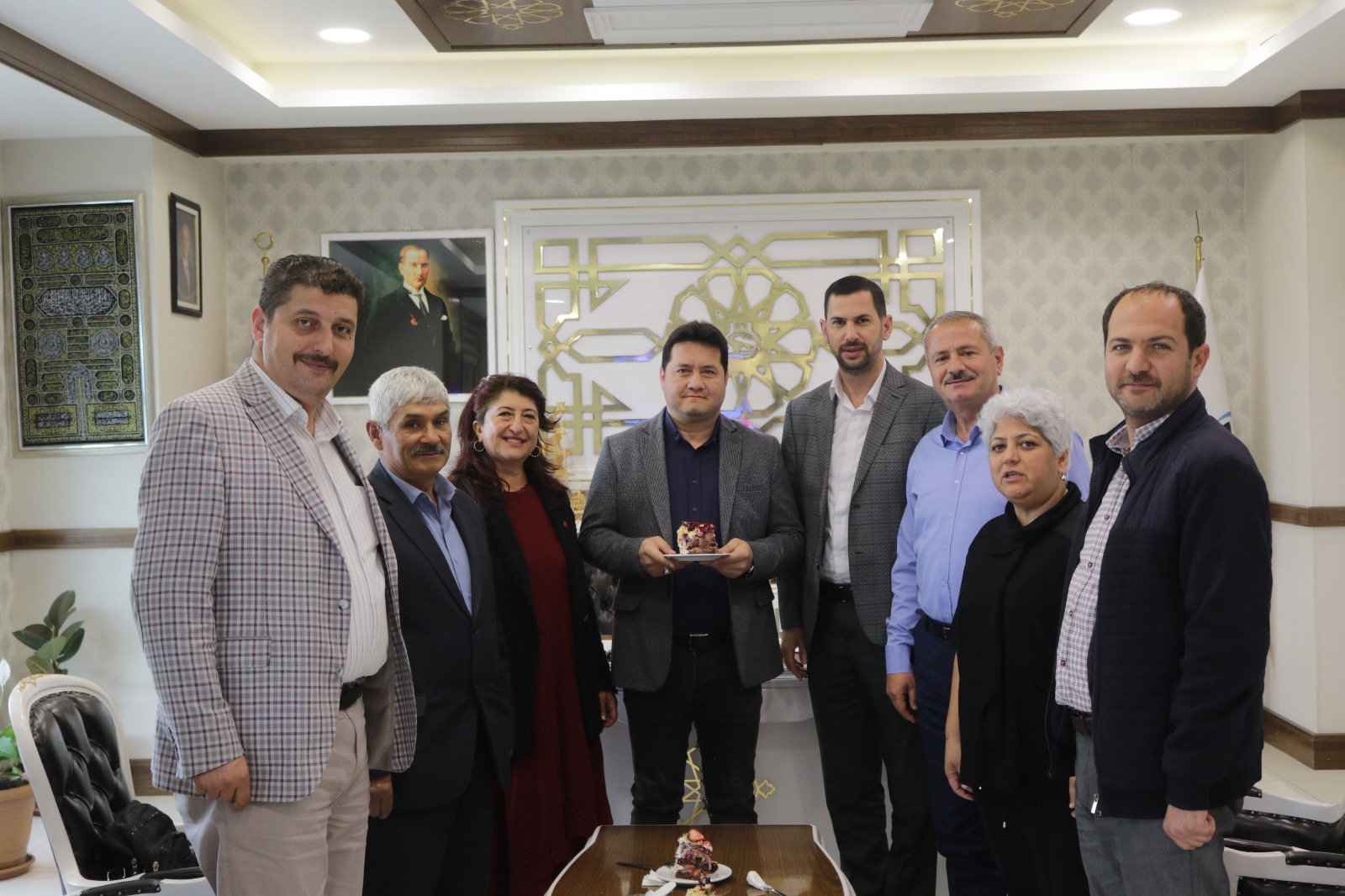 Başkan Derviş Aynacı’ya Dostlarından Sürpriz