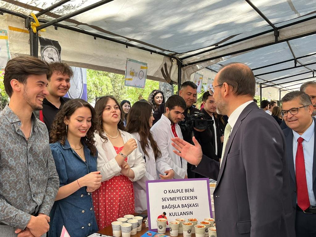 AFSÜ ALTINCI YAŞINI KUTLUYOR!