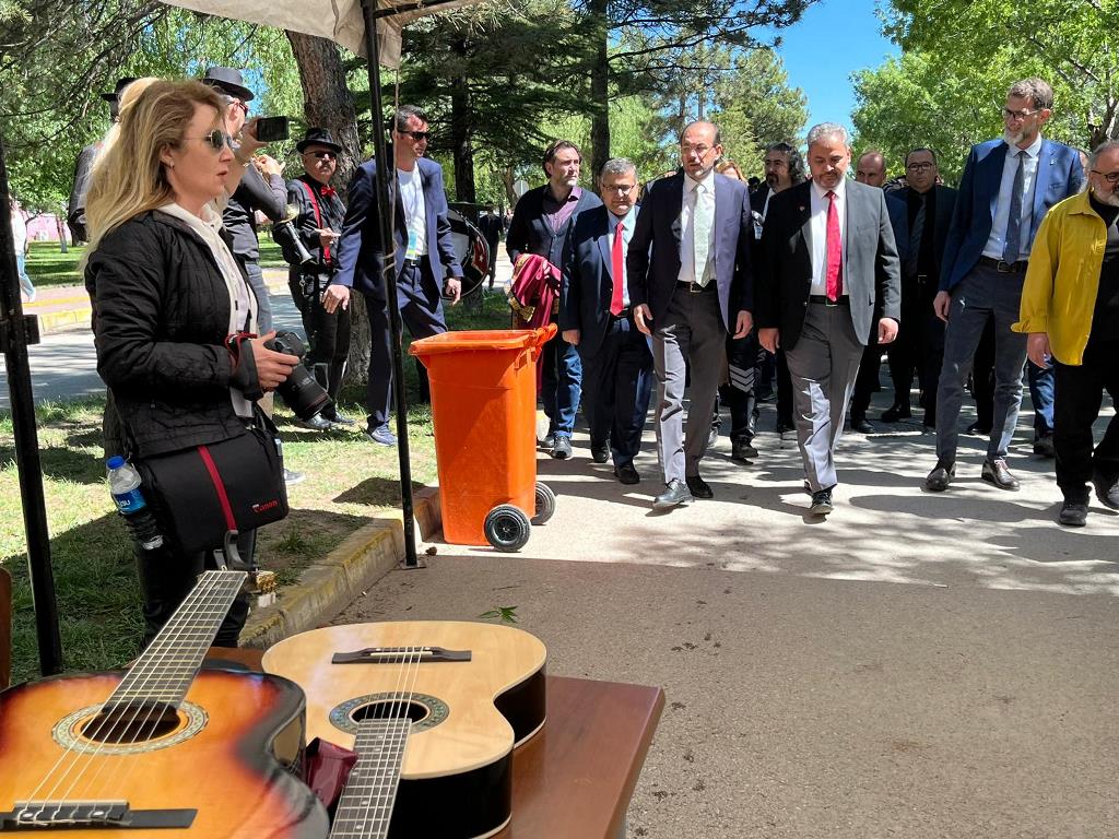 AFSÜ ALTINCI YAŞINI KUTLUYOR!