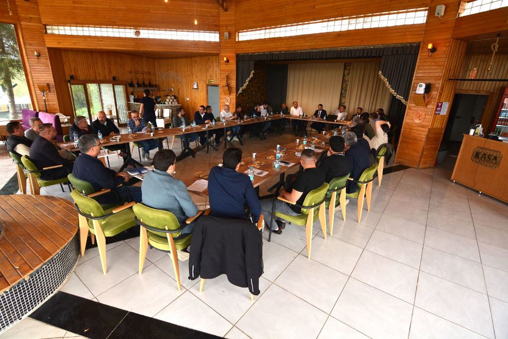 BAŞKAN ÖZTAŞ SERACILARLA BİR ARAYA GELDİ
