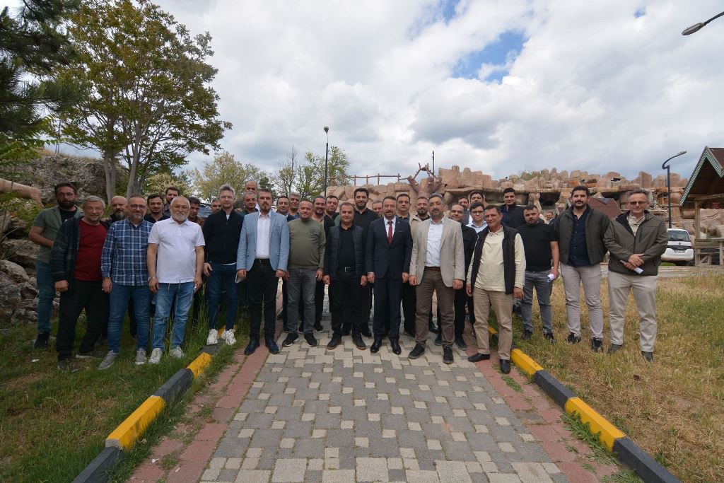 BAŞKAN ÖZTAŞ SERACILARLA BİR ARAYA GELDİ