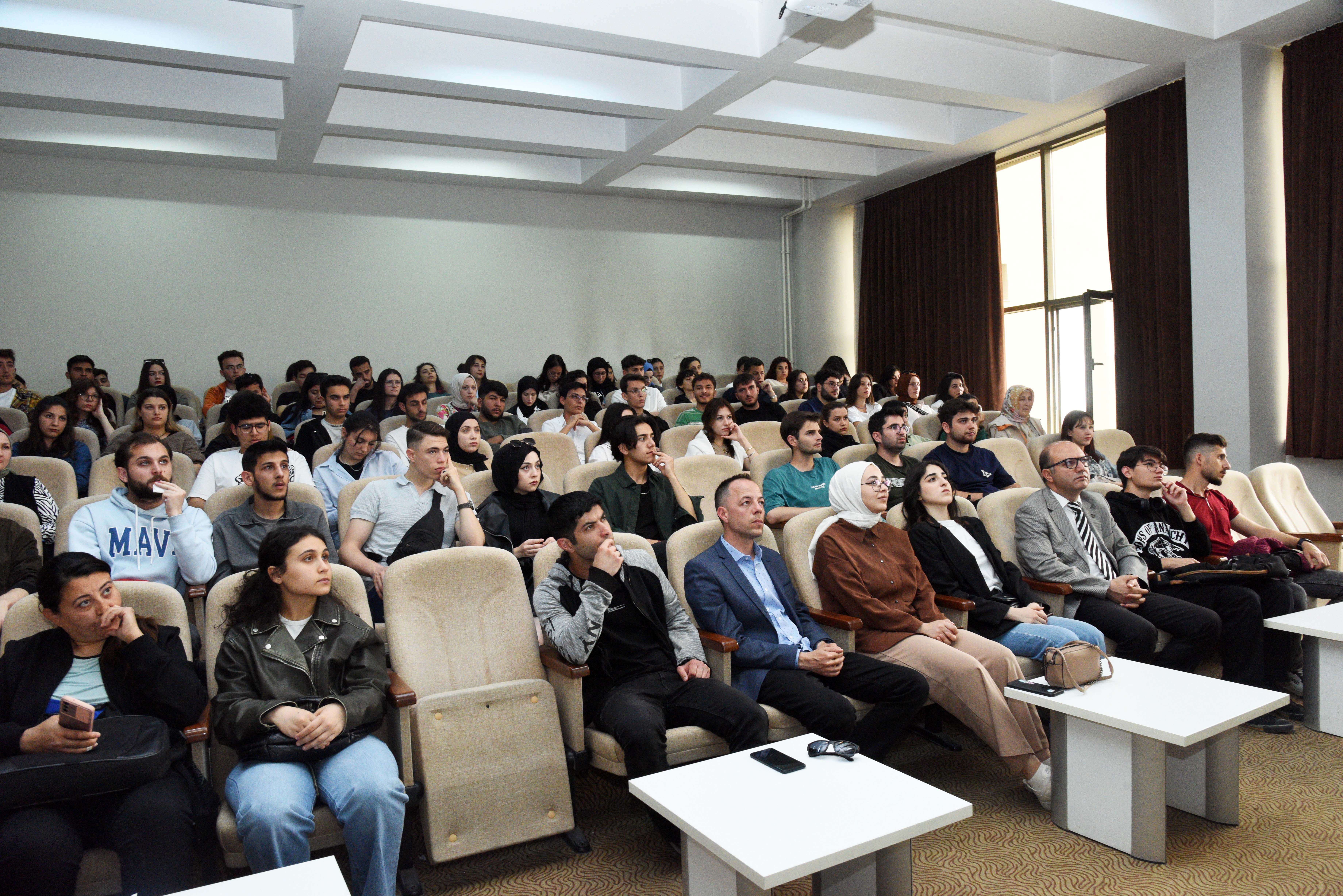 AKÜ Mühendislik Fakültesi’nde Konferans: Prof. Dr. Başokur Türkiye’de Madenciliği Anlattı