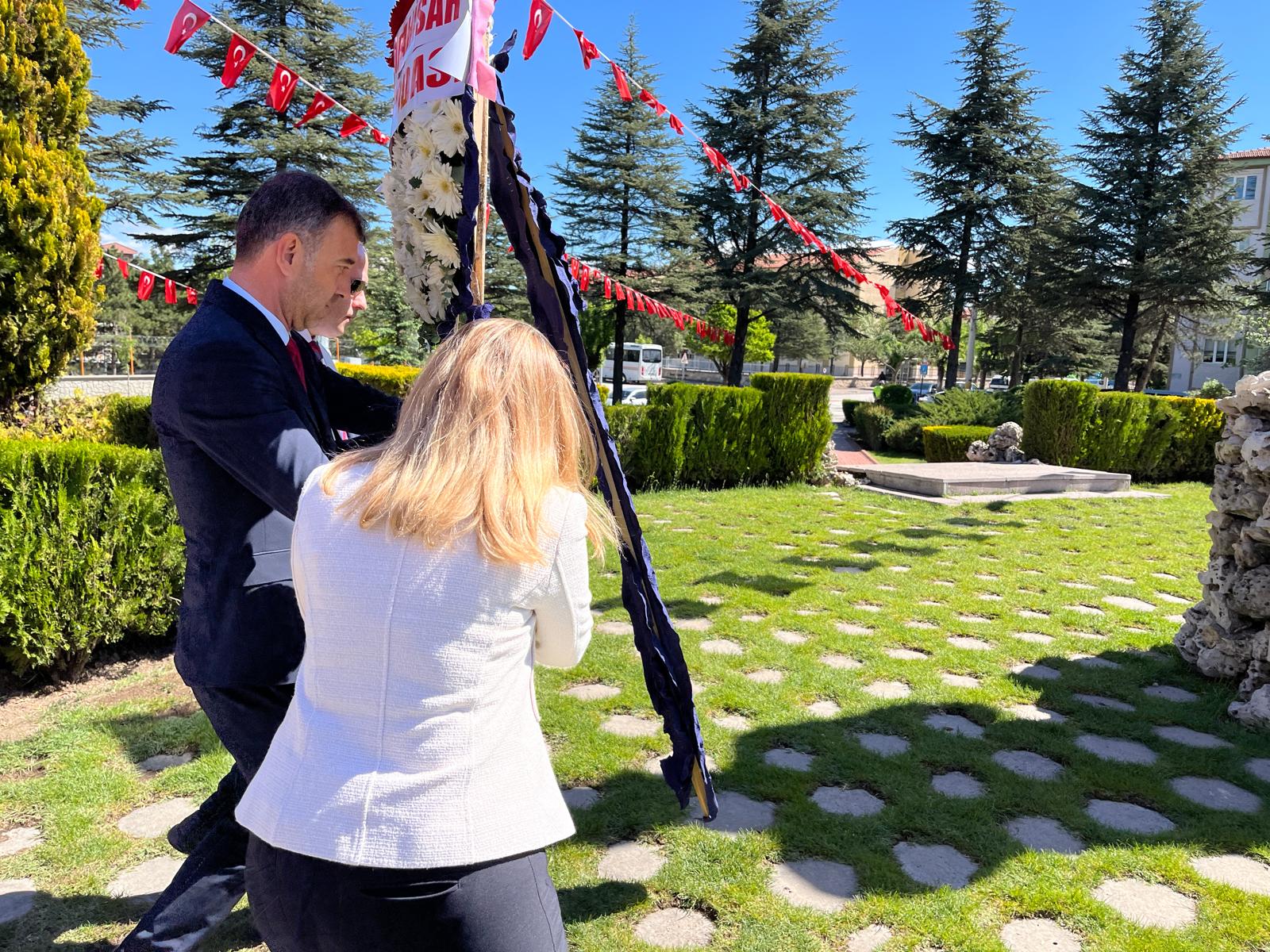 "ECZACI VARSA HAYAT VAR"