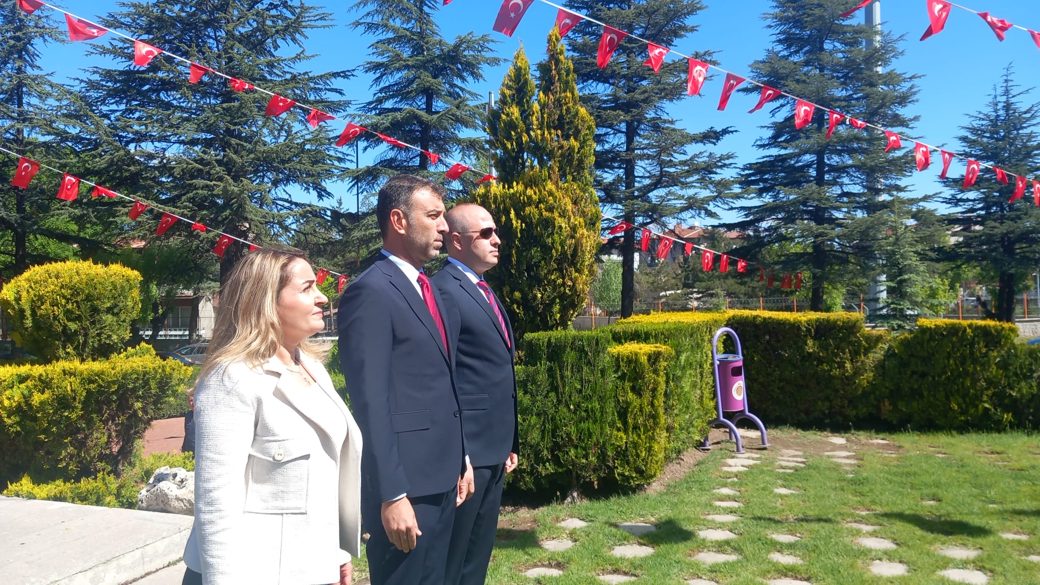 "ECZACI VARSA HAYAT VAR"