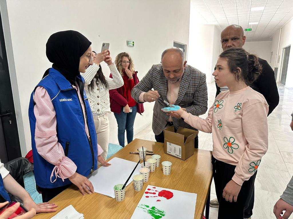 ENGELLİLER HAFTASI'NDA RENKLİ ETKİNLİKLER