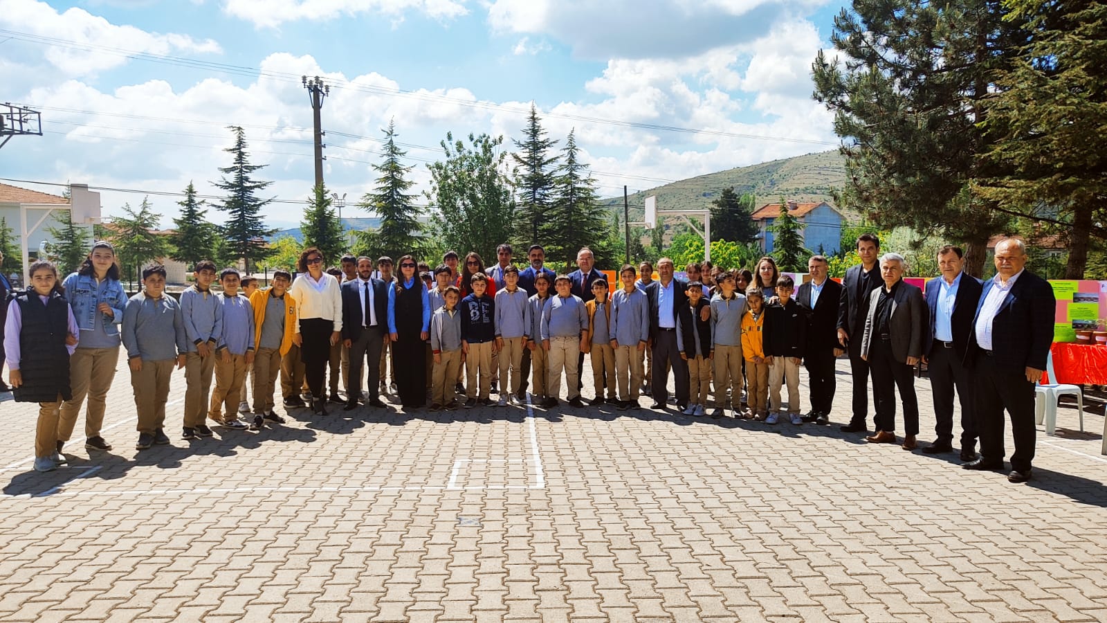 Kışlacık Ortaokulu, TÜBİTAK 4006 Bilim Fuarı Düzenledi
