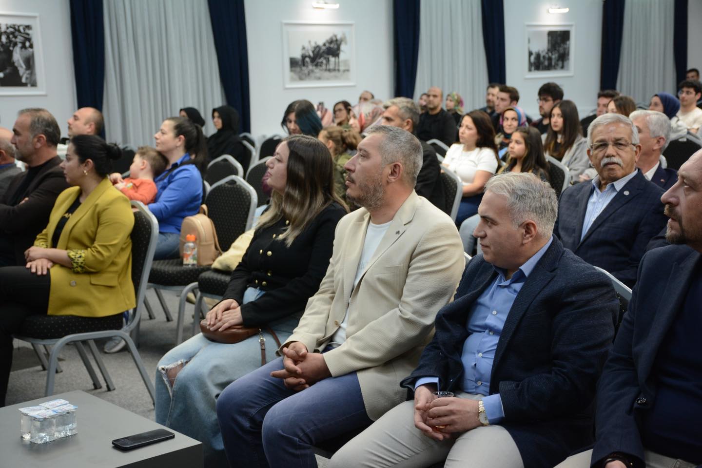 Dinar'da Unutulmaz Bir Sanat Etkinliği: Kum Sanatı Ve Şiir Dinletisi Büyüledi
