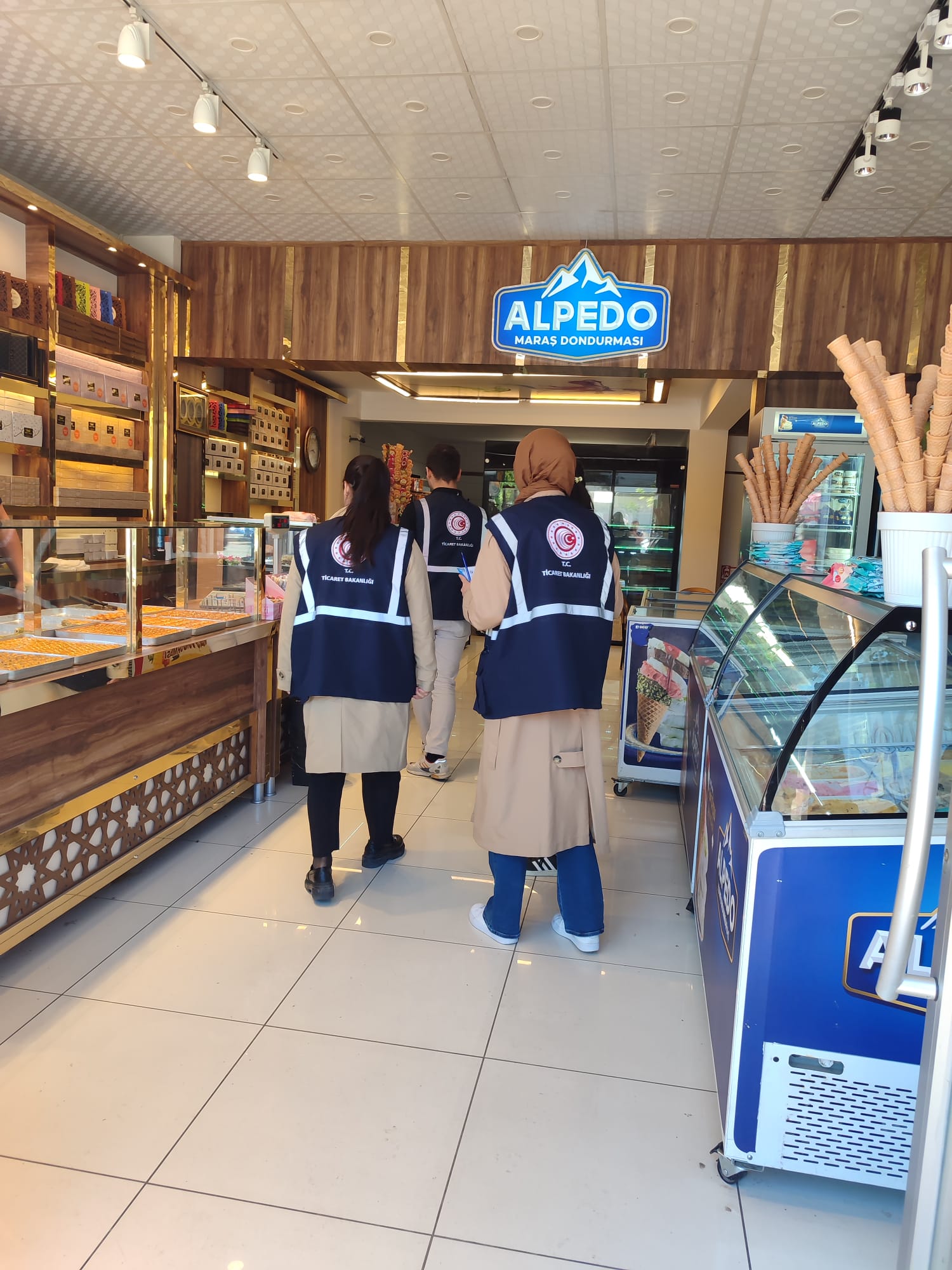 AFYON'DA TİCARET MÜDÜRLÜĞÜ BUNU YAPMAYAN İŞLETMELERE CEZA KESTİ
