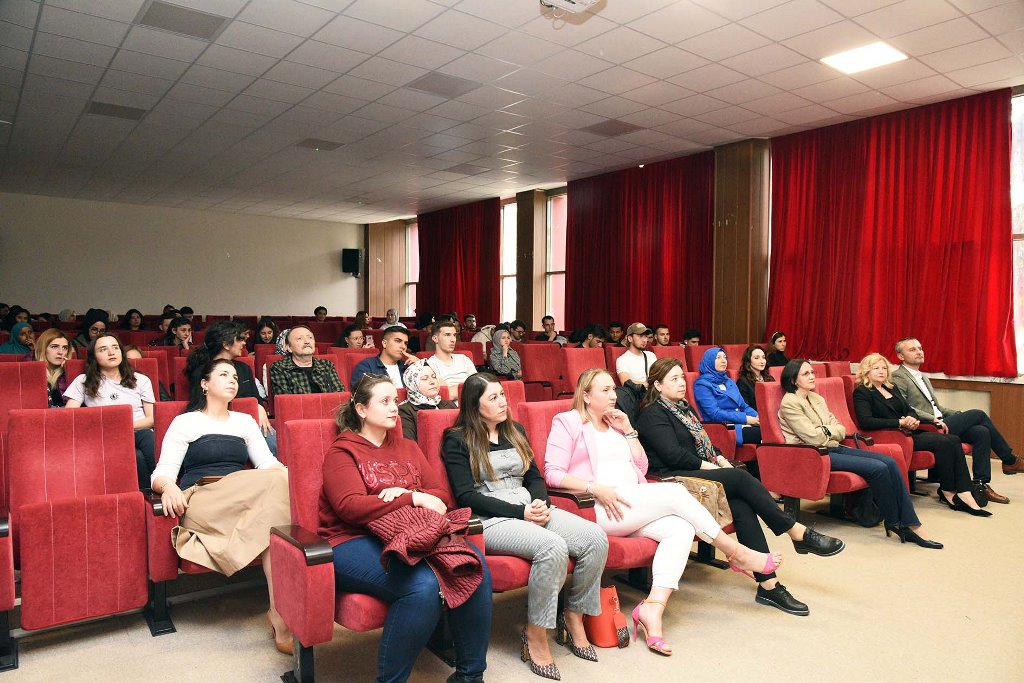 KADININ İŞ HAYATINDAKİ YERİ VE ÖNEMİ ANLATILDI
