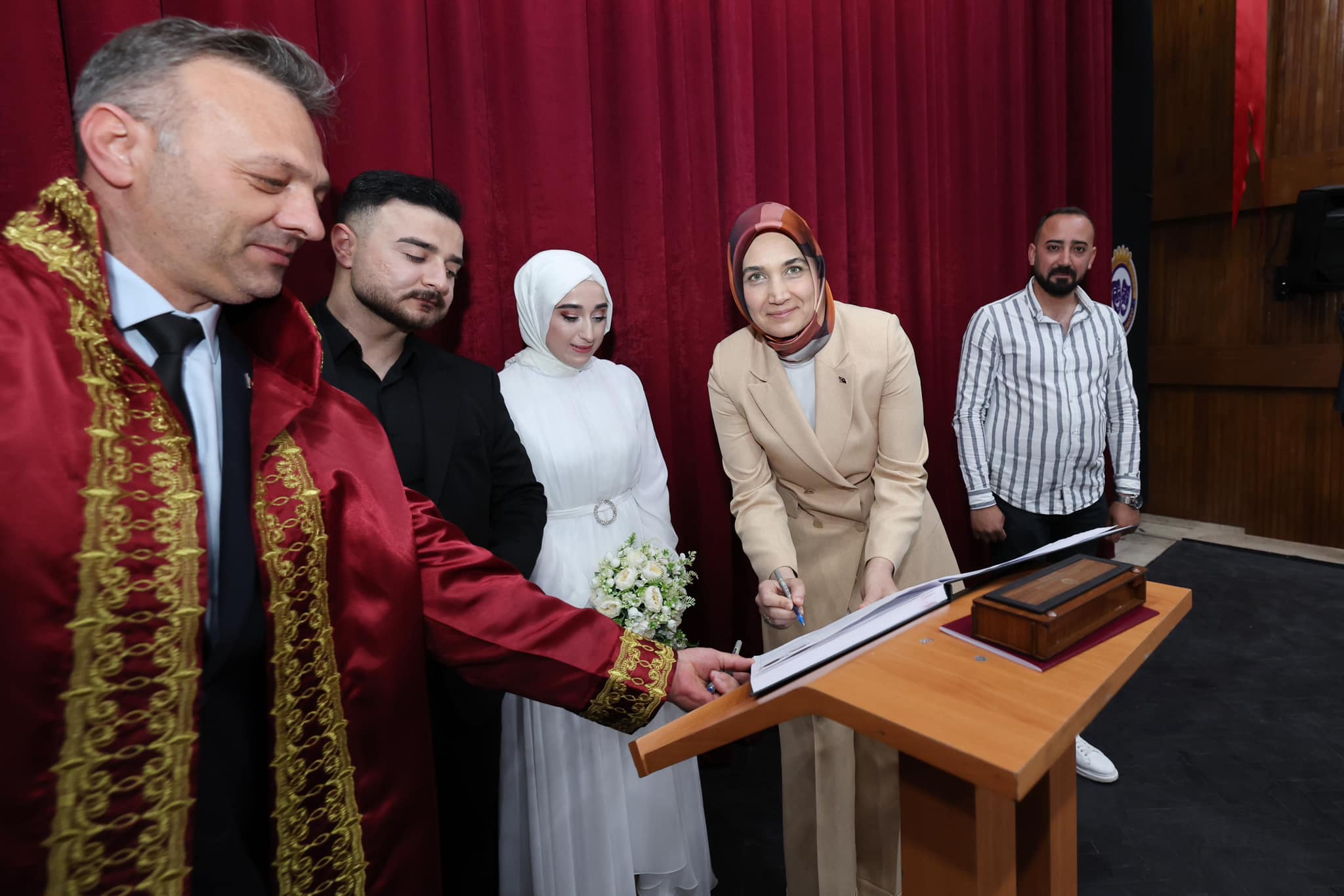 Vali Yiğitbaşı, Genç Çiftin Mutluluğuna Şahit Oldu
