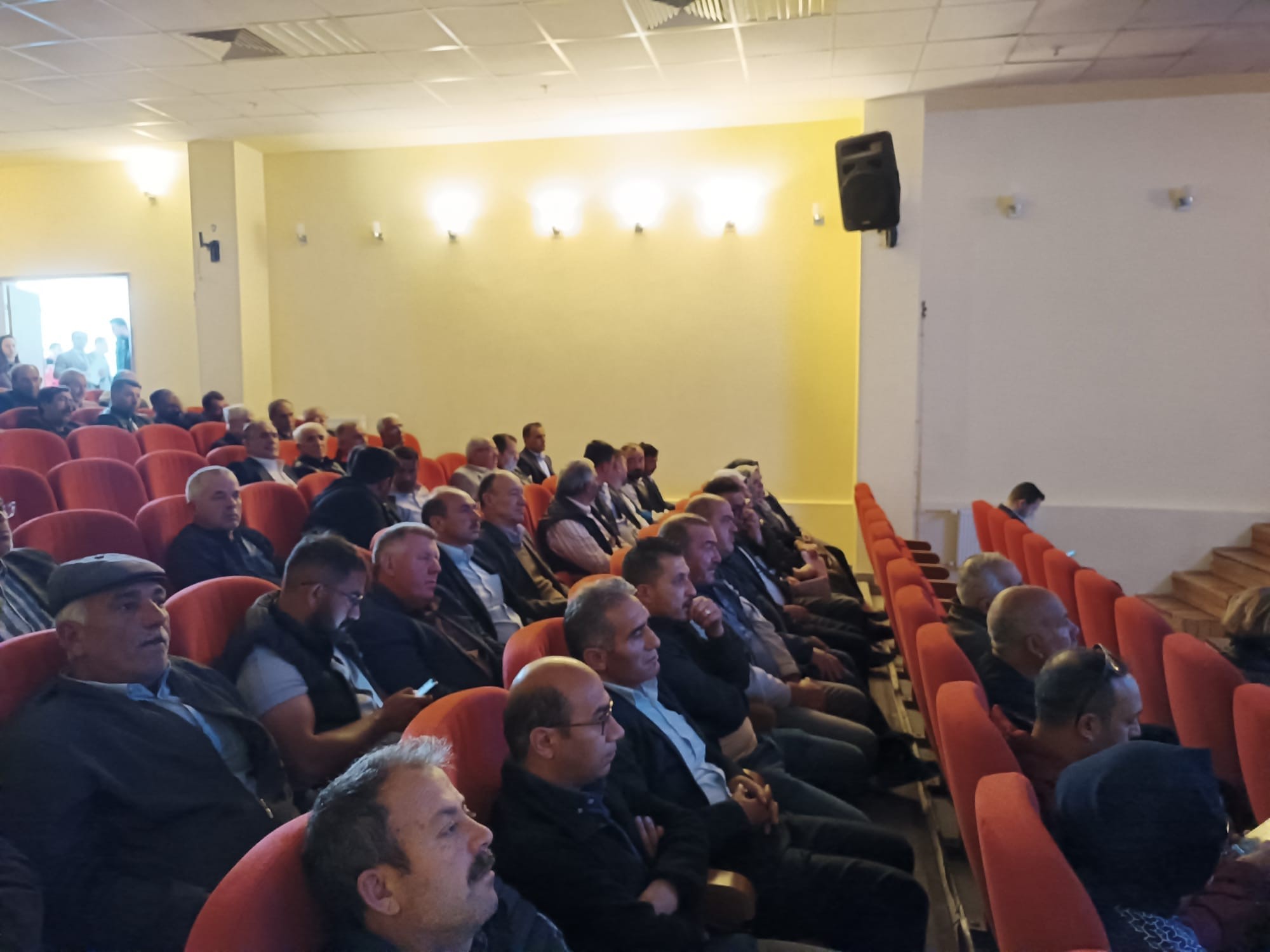 Mahalle ve Köy Muhtarları Toplantıda Bir Araya Geldi: Katılımcılara Hizmet İçi Eğitim Verildi