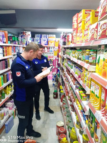 İscehisar Belediye Zabıta Ekipleri Zincir Marketlerde Denetim Yaptı