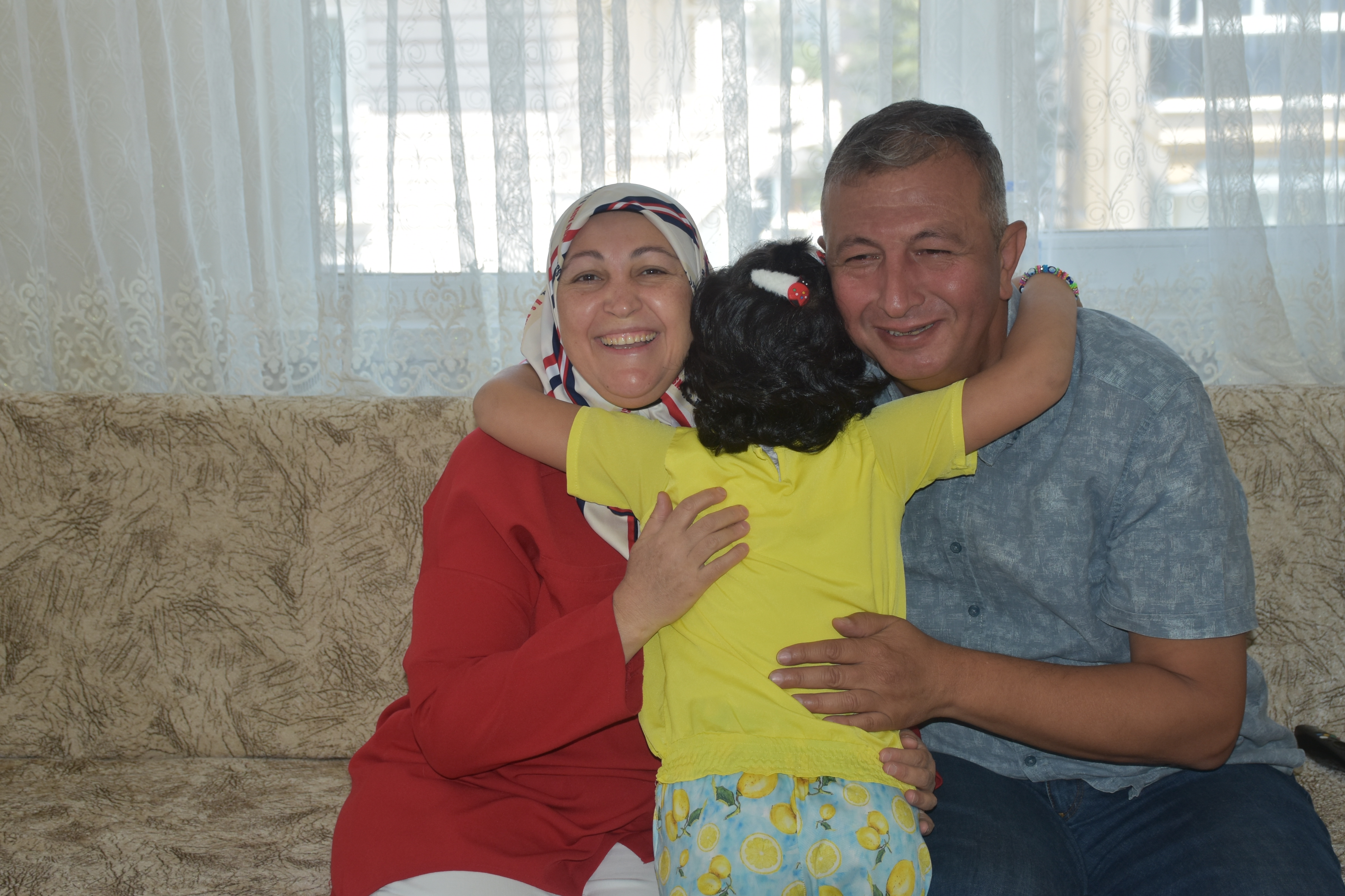 Küçük Umay'ın Hayatı "Anne" Sözüyle Değişti: 8 yaşındaki Umay'ın koruyucu ailesi oldular