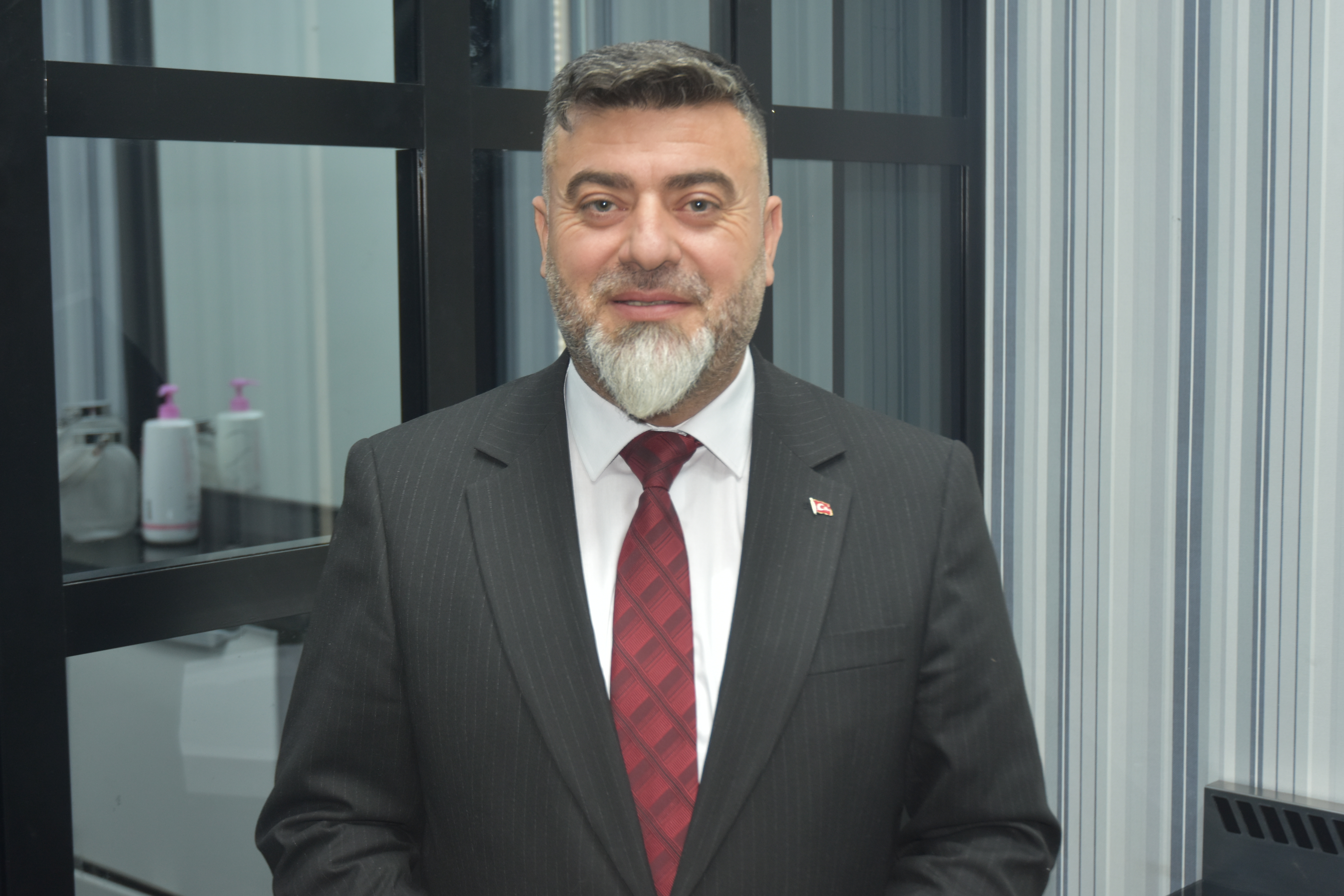 "Gönüllü Altın Makaslar Projesi": 30 kuaför engellilerin saçlarını yarın ücretsiz kesecek