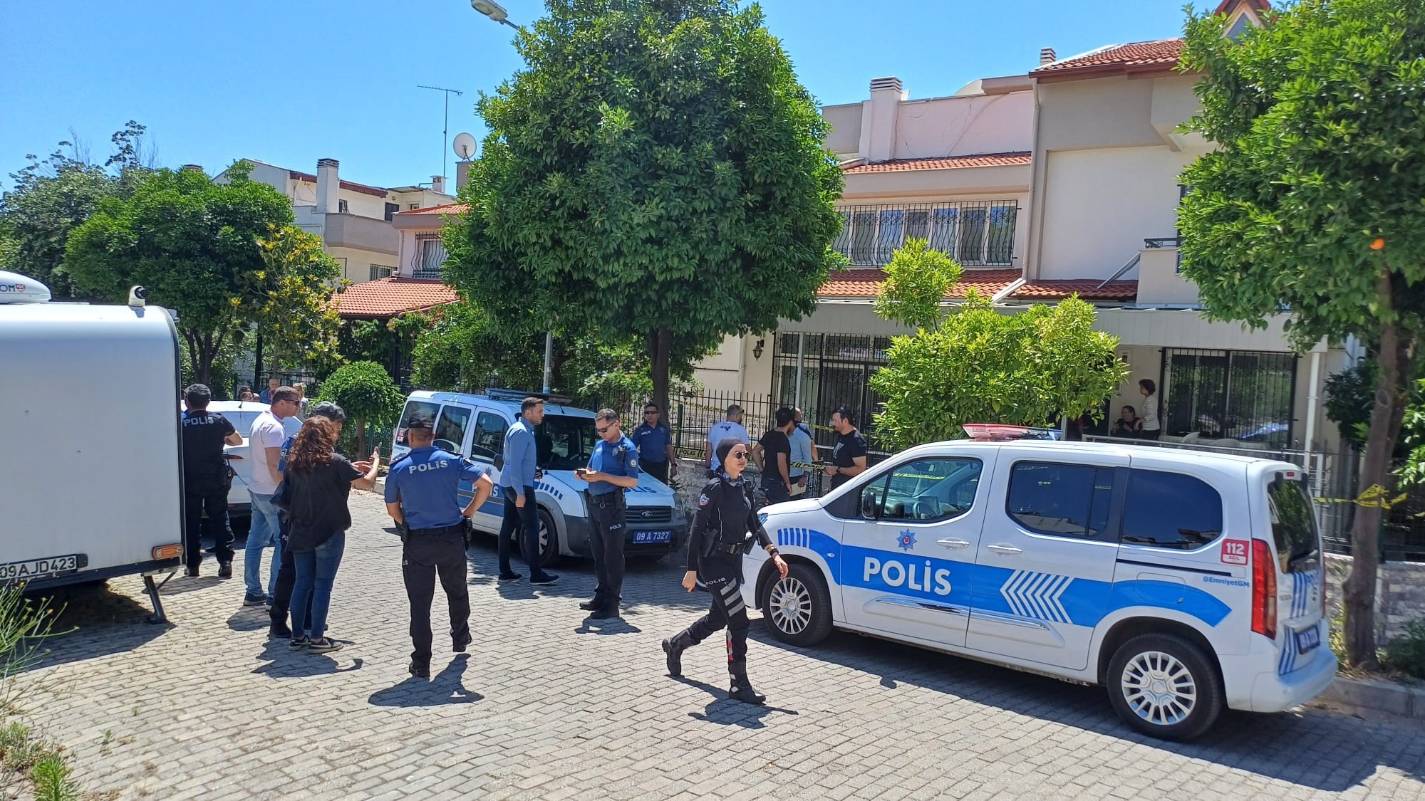 Bir Kişi Başından Vurulmuş Halde Bulundu: Evinin Bahçesinde Kanlar İçerisinde Görüldü