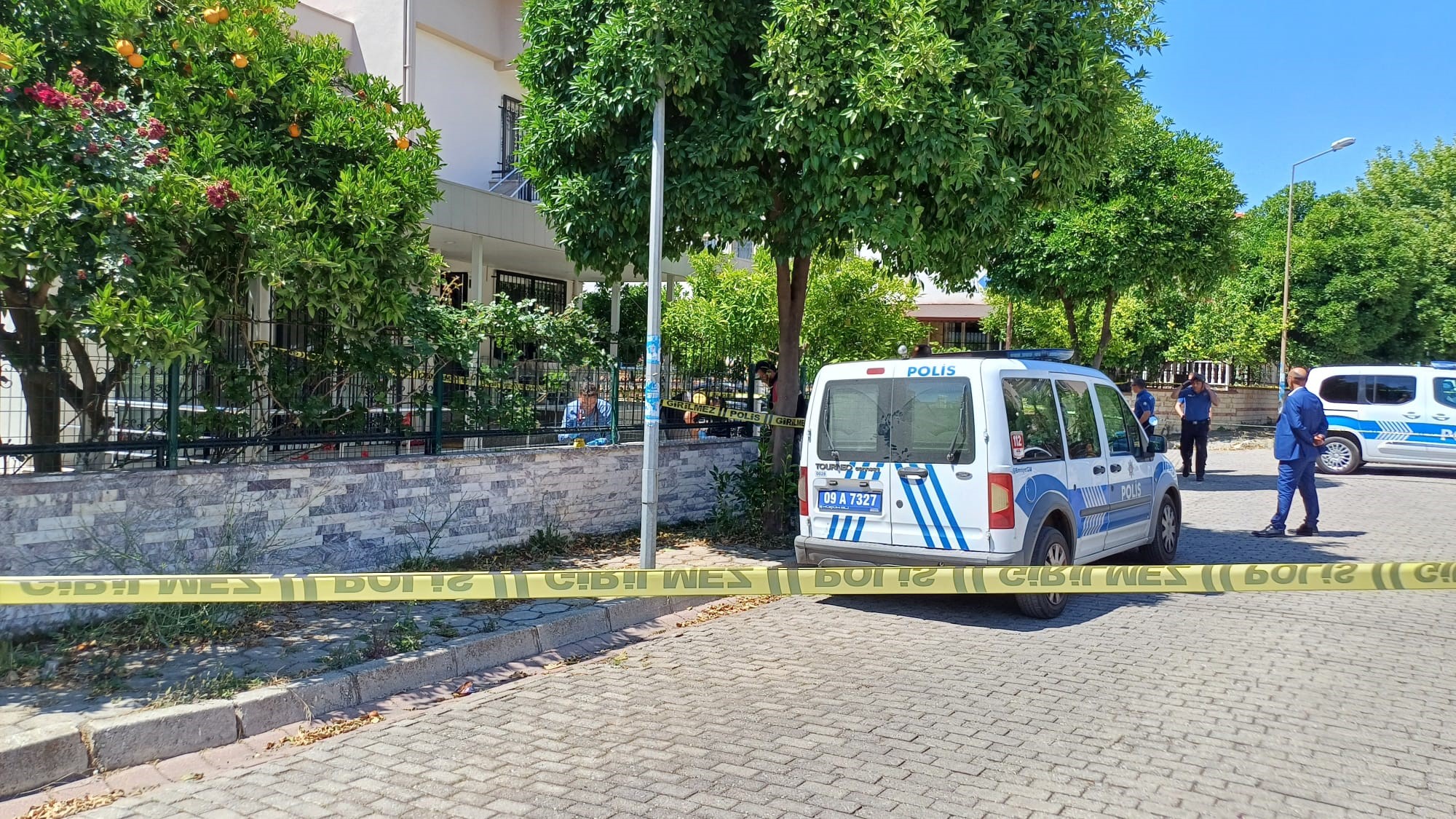 Bir Kişi Başından Vurulmuş Halde Bulundu: Evinin Bahçesinde Kanlar İçerisinde Görüldü