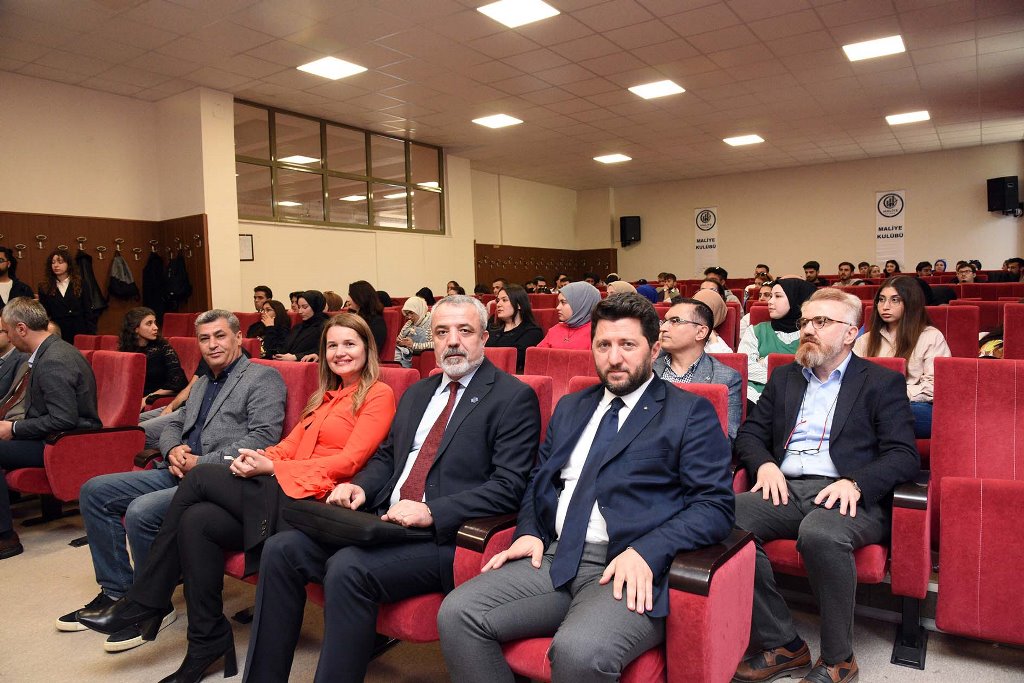 "SERMAYE PİYASASI KURUMLARINDA KARİYER" SEMİNERİ GERÇEKLEŞTİRİLDİ