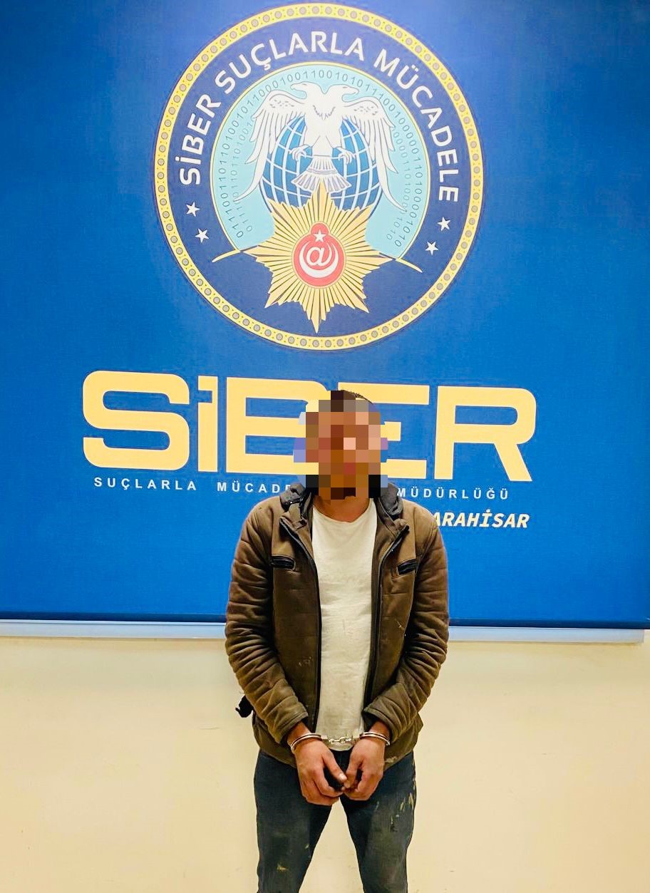 Bilişim Hırsızı Afyon’da Yakayı Ele Verdi: Düzenlenen operasyon sonucu polisler şahsı yakaladı