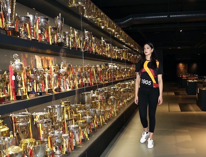 GALATASARAY'DA BİR YILLIK SÖZLEŞME TAMAM