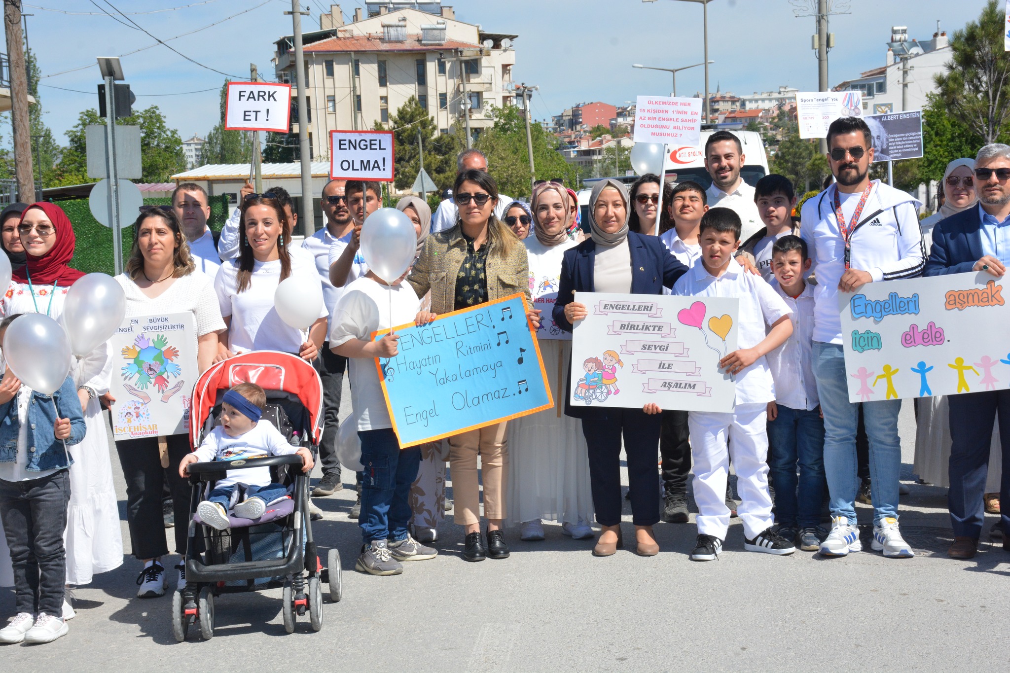 İscehisar'da Farkındalık Yürüyüşü