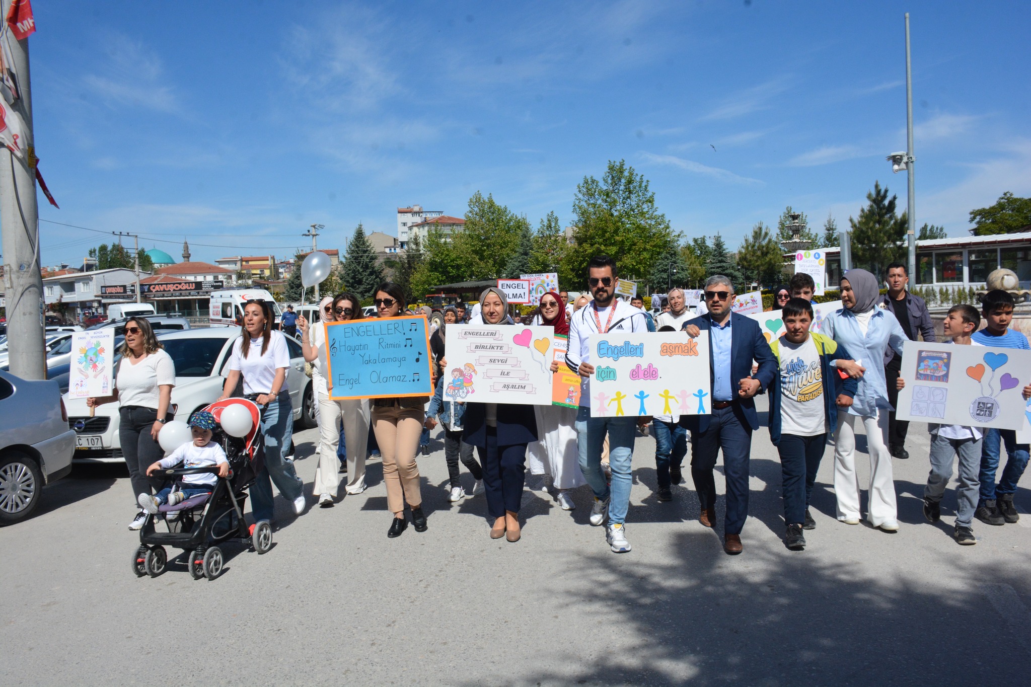 İscehisar'da Farkındalık Yürüyüşü