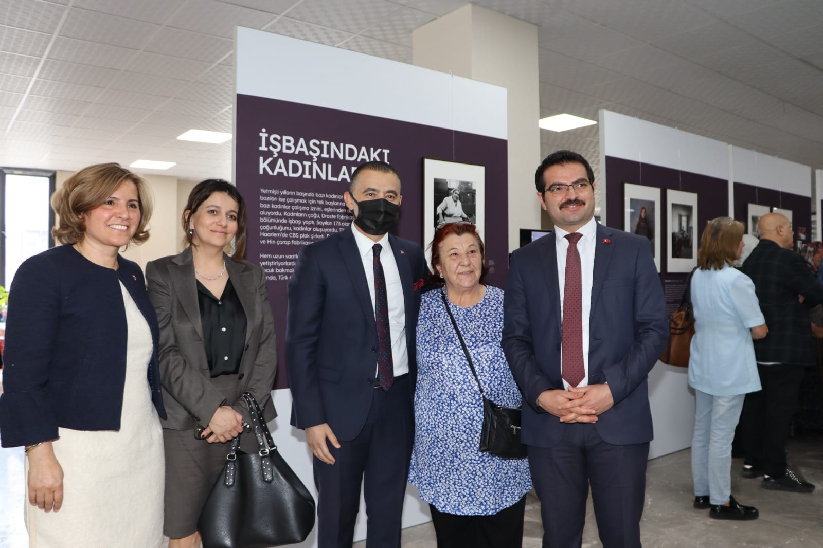 ‘ÖNCÜ TÜRK KADINLARI’ İSİMLİ RESİM SERGİSİ HALKIMIZIN BEĞENİSİNE SUNULDU.