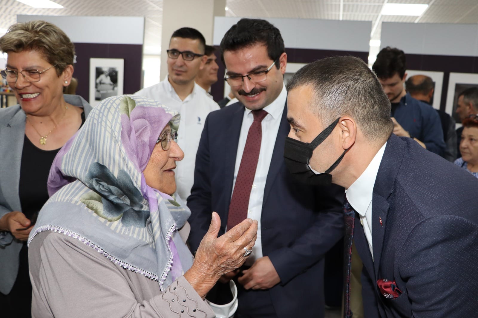 ‘ÖNCÜ TÜRK KADINLARI’ İSİMLİ RESİM SERGİSİ HALKIMIZIN BEĞENİSİNE SUNULDU.