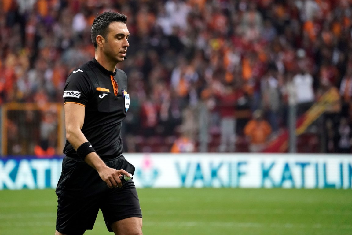 Galatasaray - Fenerbahçe Derbisi Hakemi Belli Oldu!