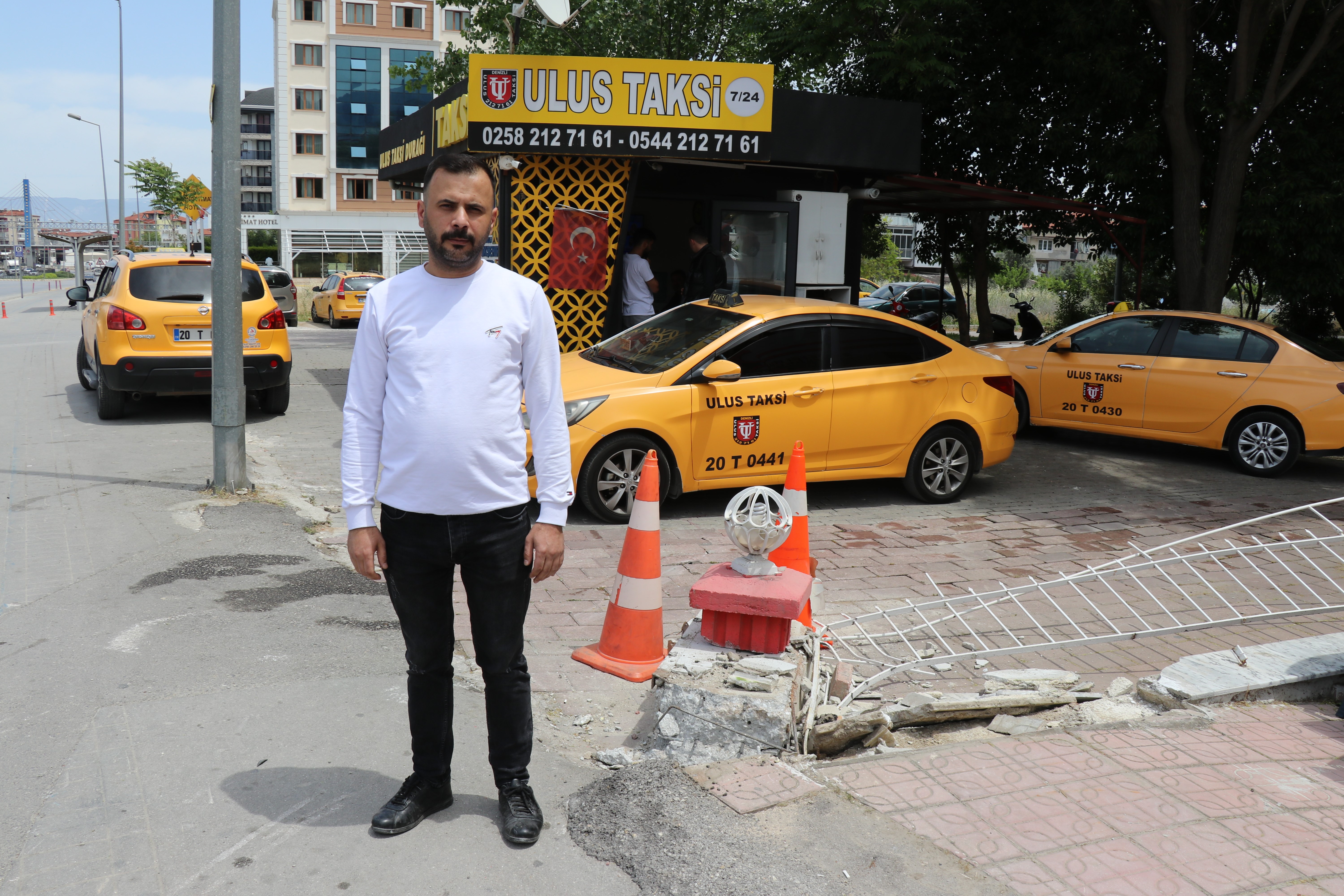 4 Yayanın Yaralandığı Kazadan Taksi Şoförü Kıl Payı Kurtulmuş: Yayaların arasına dalan aracın neden olduğu dehşet anları kameraya yansıdı
