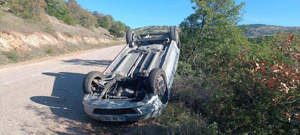 Afyon'da Kaza: Savrulan Araç Takla Attı! Takla Atan Araçta 3 Kişi Yaralandı