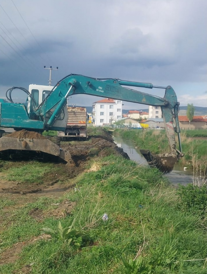 DSİ Ekiplerinin Temizlik Çalışmaları Sürüyor: Ekipler Akarçay, Sandıklı ve Döğer’de temizlik çalışmaları yaptı
