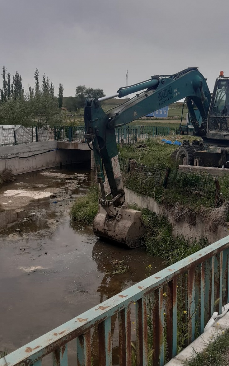 DSİ Ekiplerinin Temizlik Çalışmaları Sürüyor: Ekipler Akarçay, Sandıklı ve Döğer’de temizlik çalışmaları yaptı