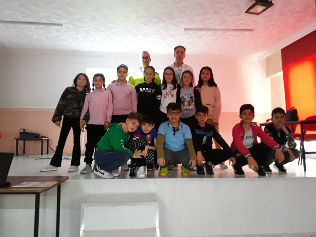 İLKOKUL ÖĞRENCİLERİNE TRAFİK EĞİTİM SEMİNERLERİ VERİLDİ