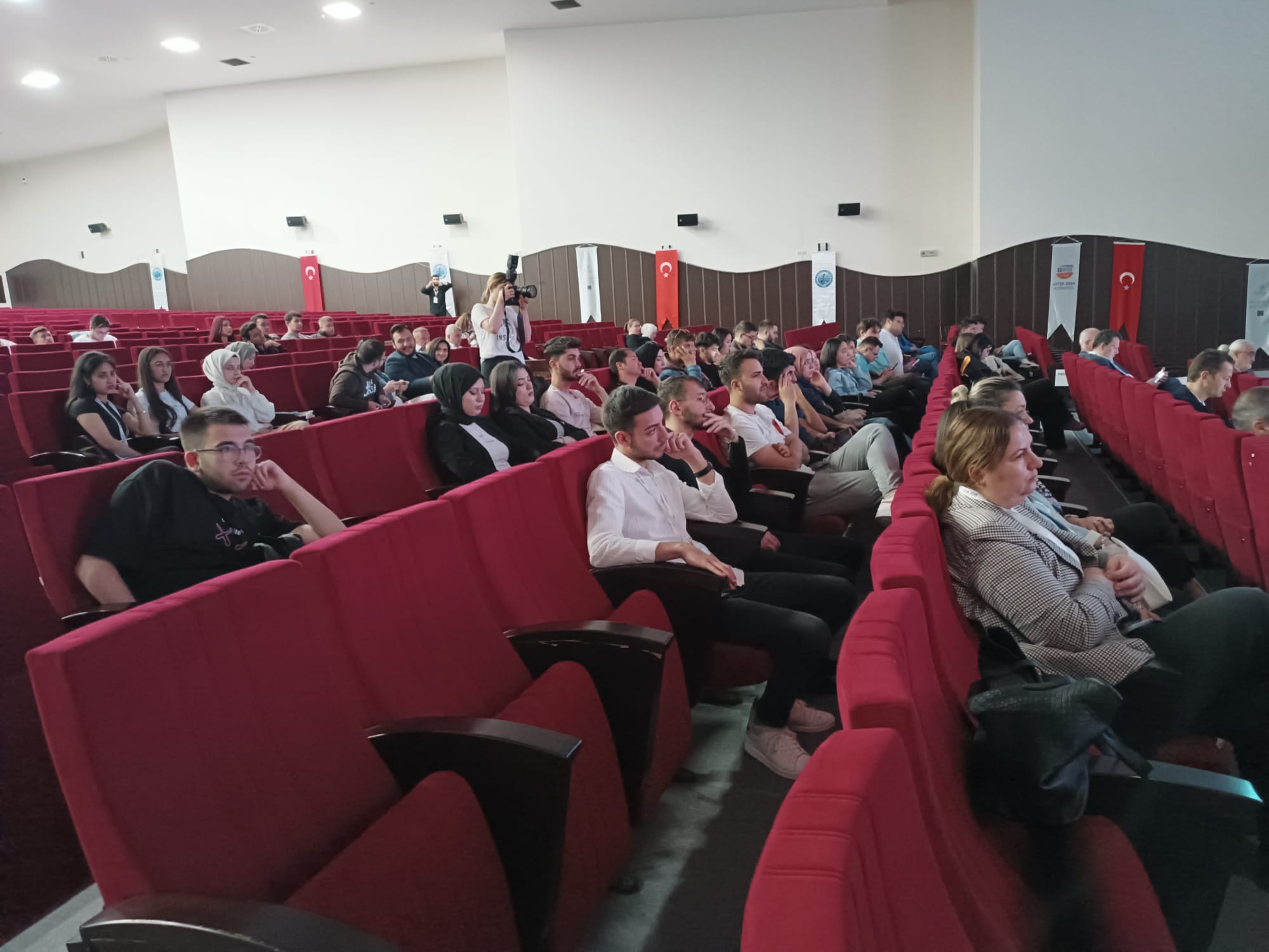 Alanında Uzman Konuşmacılar ve Sektör Temsilcileri Ağırlanıyor! 13. Ulusal Lojistik ve Tedarik Zinciri Kongresi ikinci günüyle devam ediyor