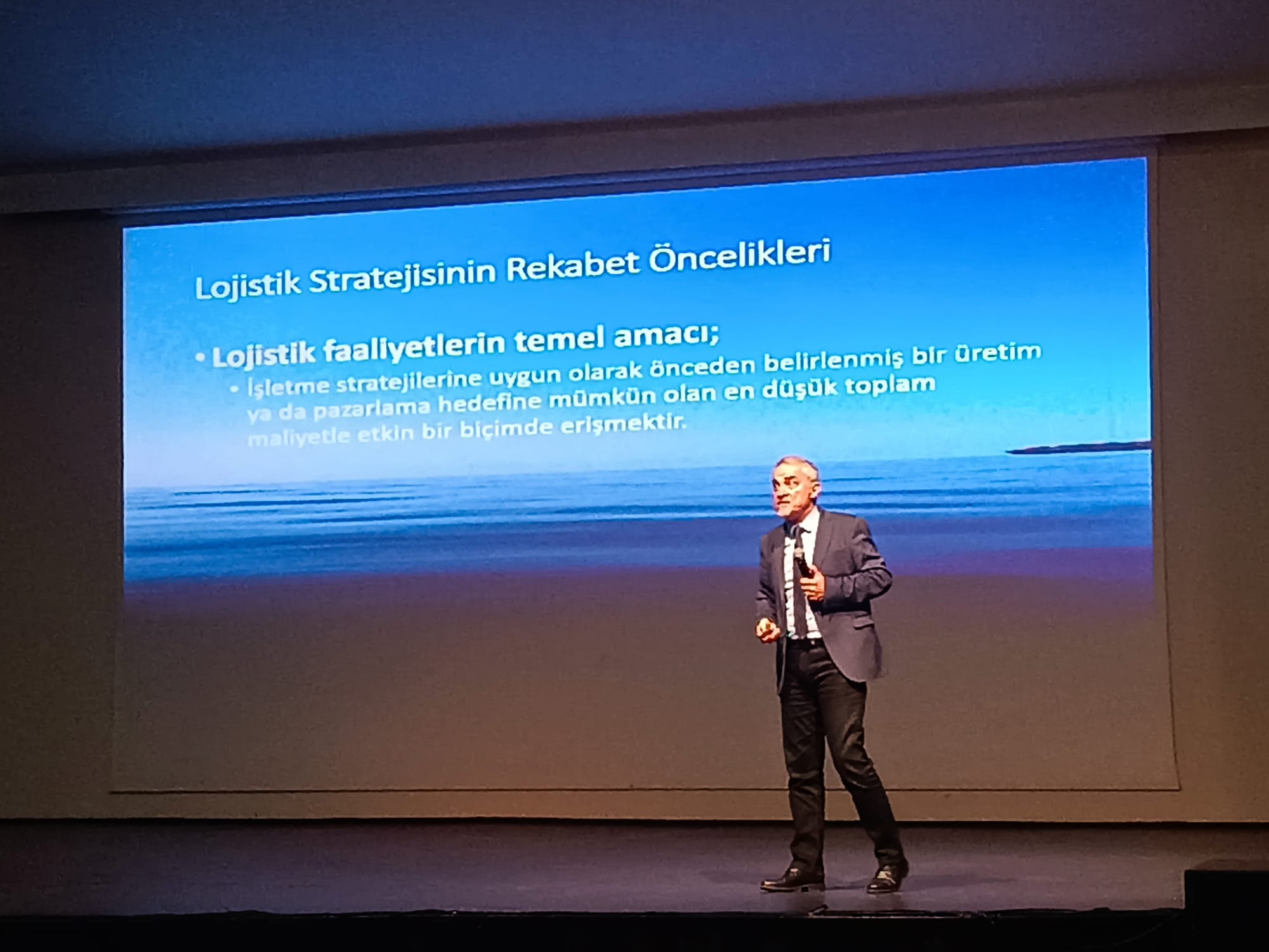 AKÜ'de Lojistik Sektörünün Güncel Meseleleri Masaya Yatırıldı