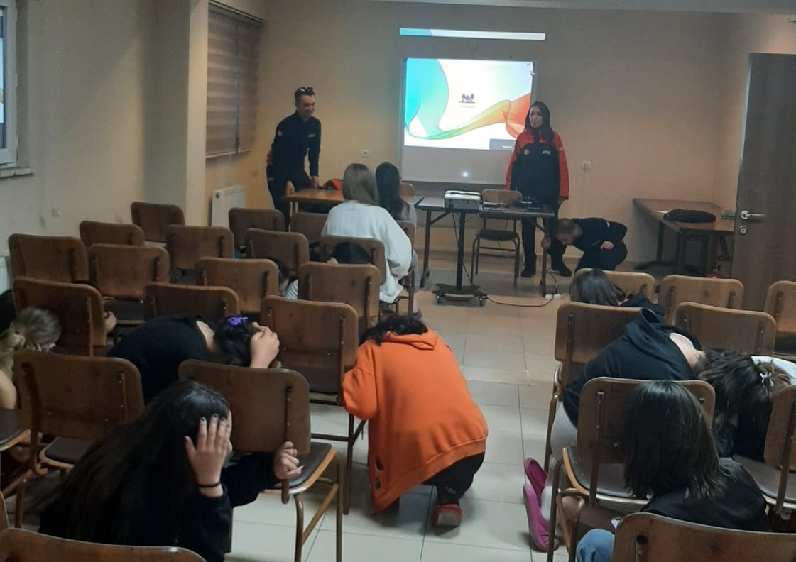 DESTİNE HATUN YURT MÜDÜRLÜĞÜNDE AFET FARKINDALIK EĞİTİMİ 