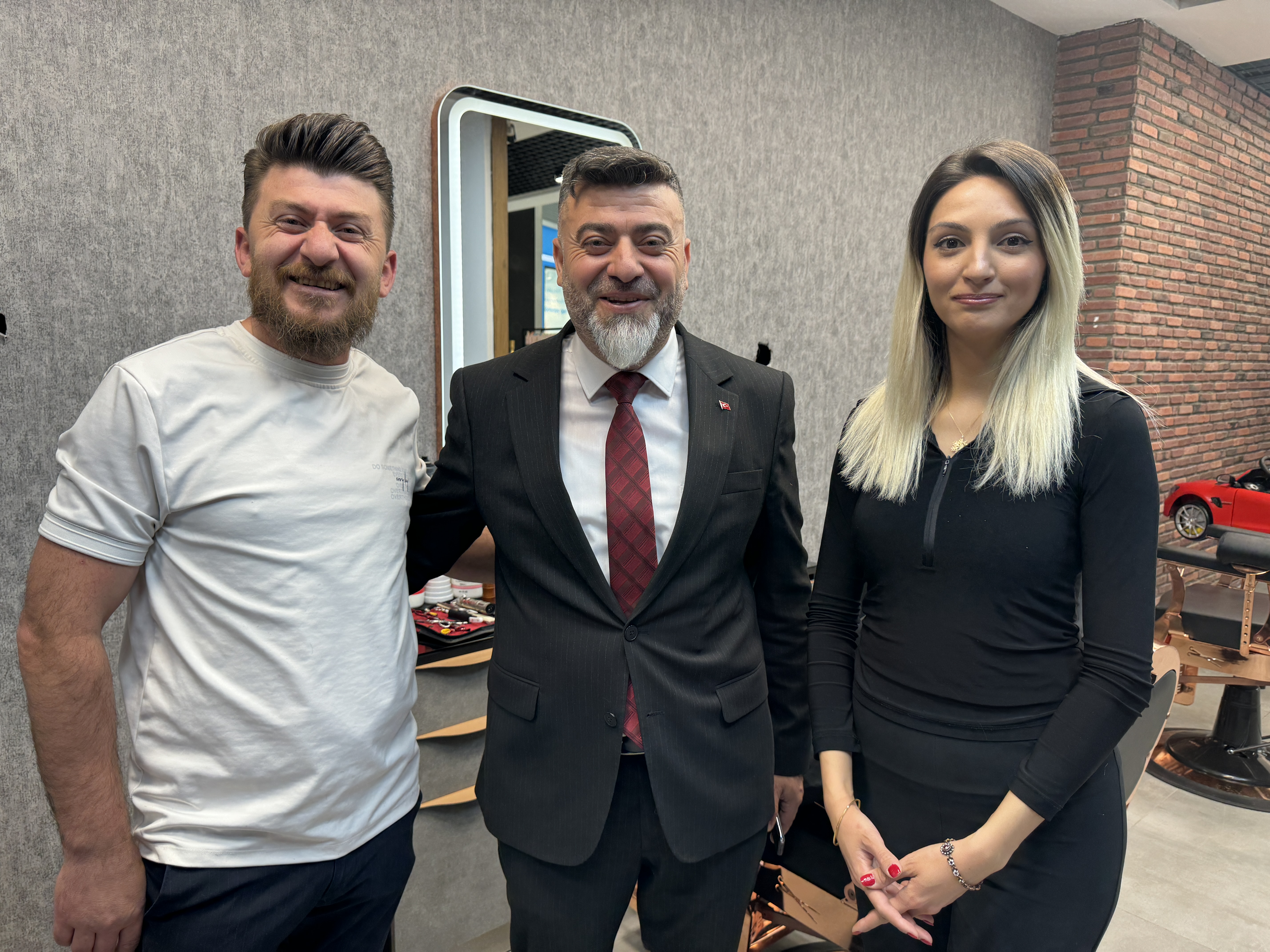 Bayan Kuaförü Çiğdem Usta Saç-Sakala da El Attı! 15 yıllık bayan kuaförü: "Berberlikte yeni olduğum için müşteriler beni görünce şaşırıyor”