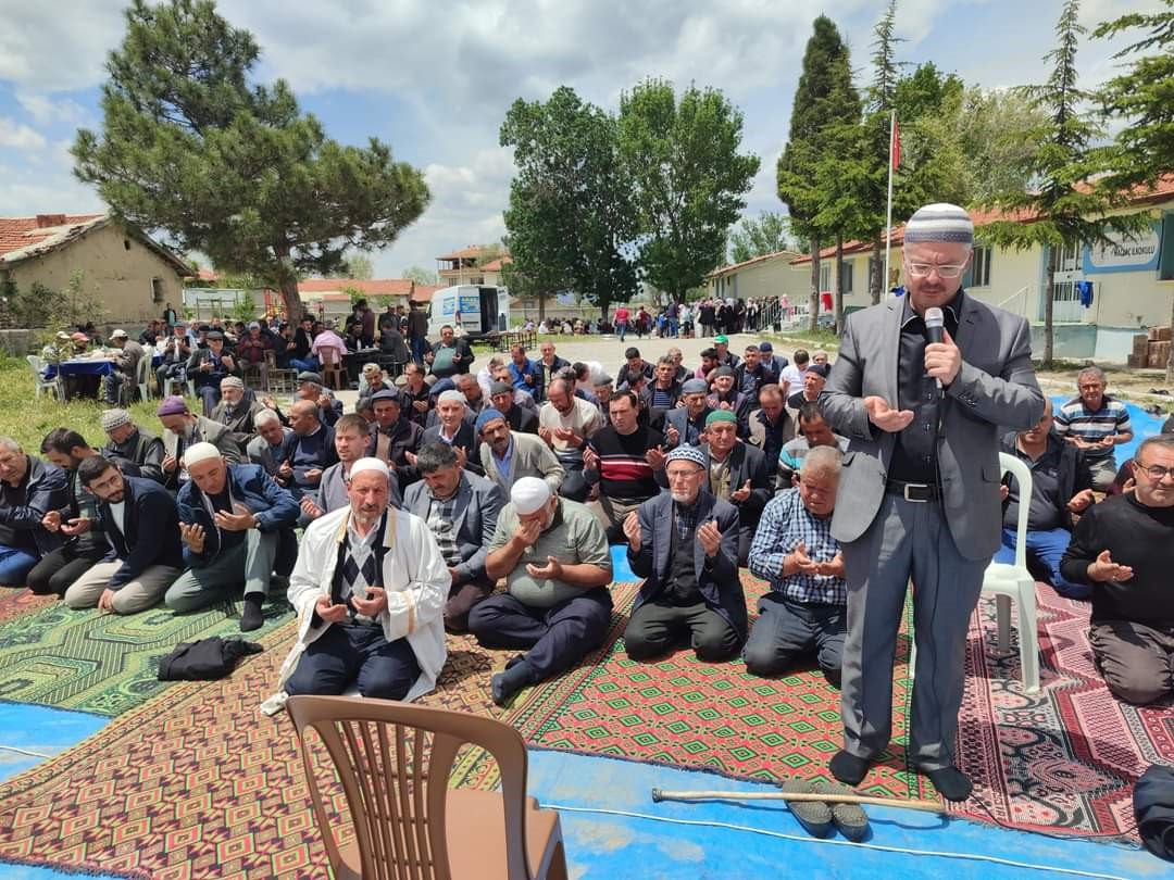 Şuhut’ta Yağmur Duası: Vatandaşlar Ellerini Semaya Açtı