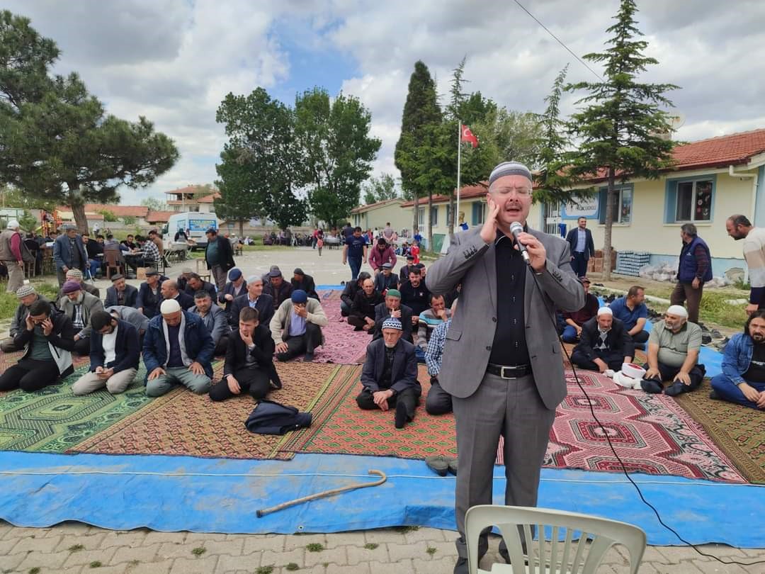 Şuhut’ta Yağmur Duası: Vatandaşlar Ellerini Semaya Açtı