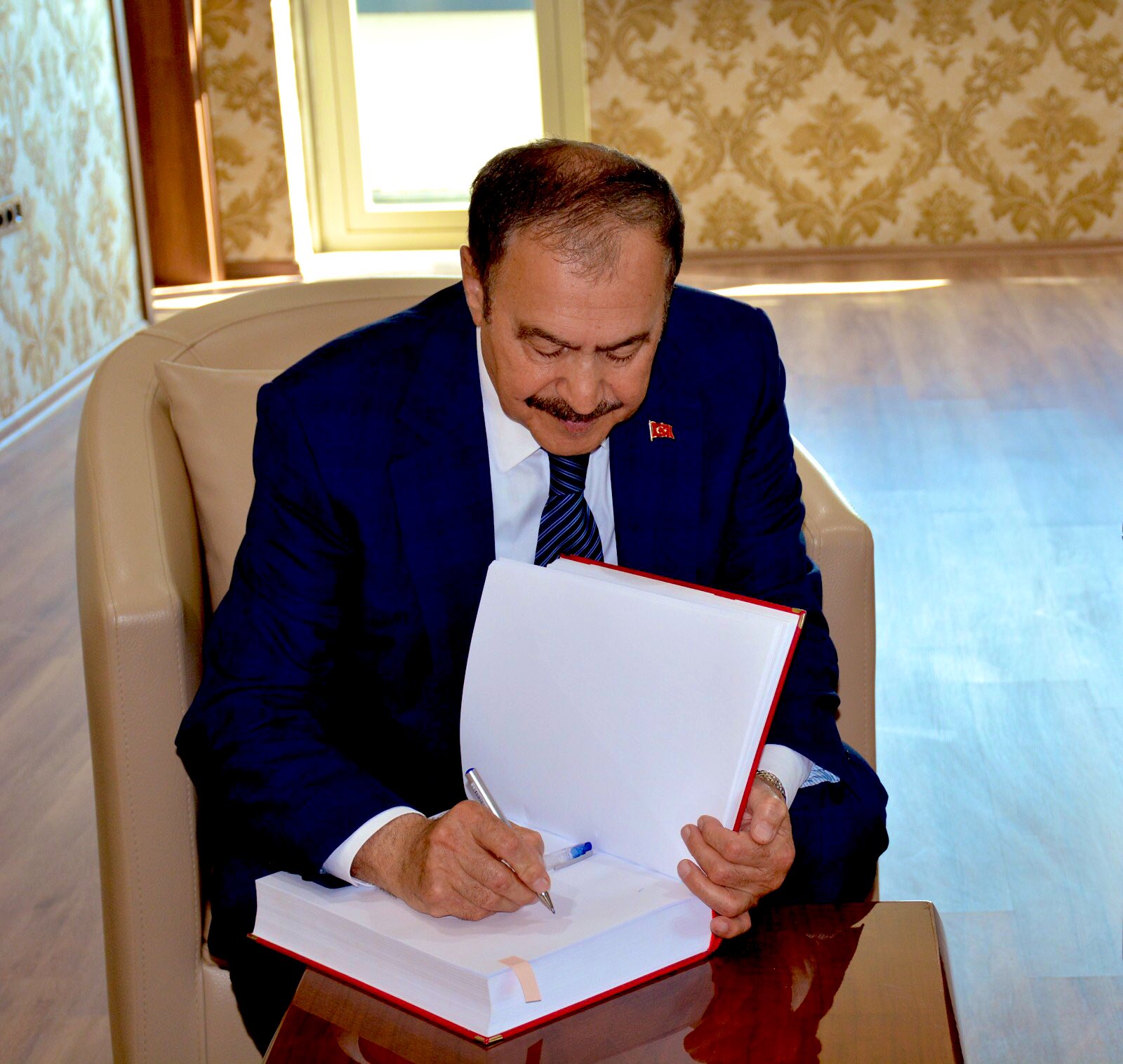 Eski Bakan Eroğlu Uşak Rektörü Savaş'ı Ziyaret Etti