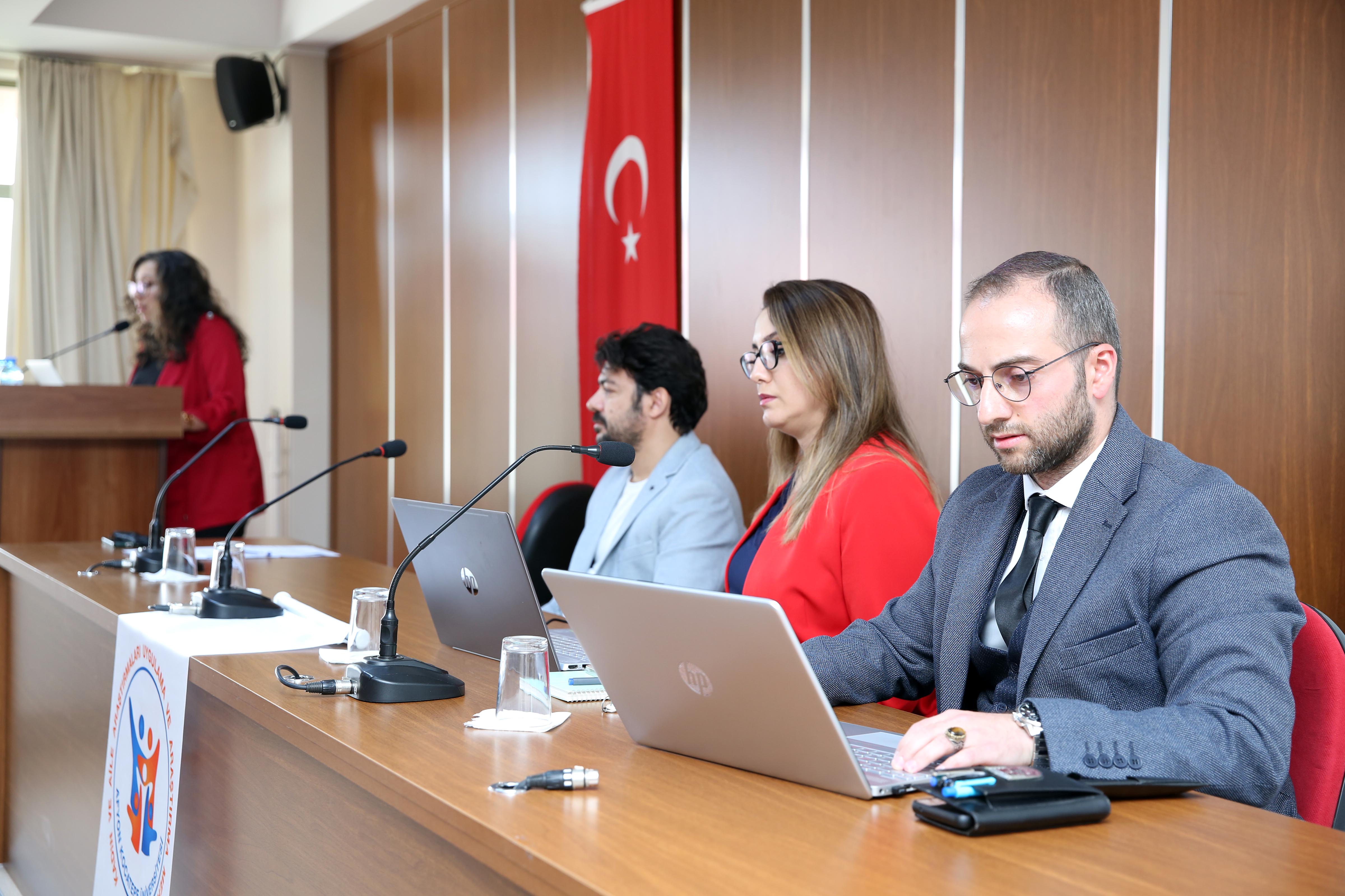 AKÜ’de Dünya Aile Günü Kapsamında “Hukukta Kadın Ve Aile” Paneli Gerçekleştirildi 