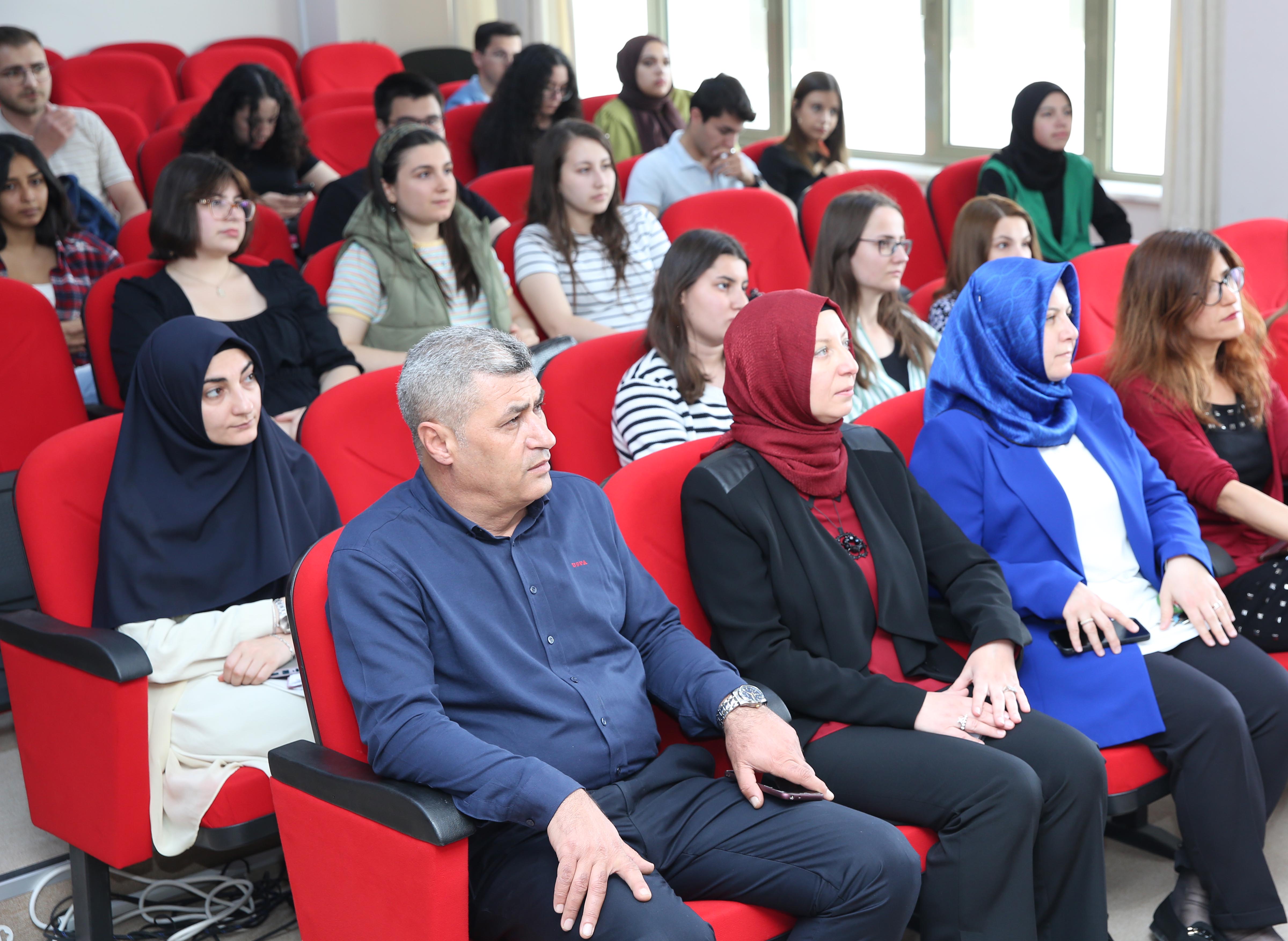 AKÜ’de Dünya Aile Günü Kapsamında “Hukukta Kadın Ve Aile” Paneli Gerçekleştirildi 