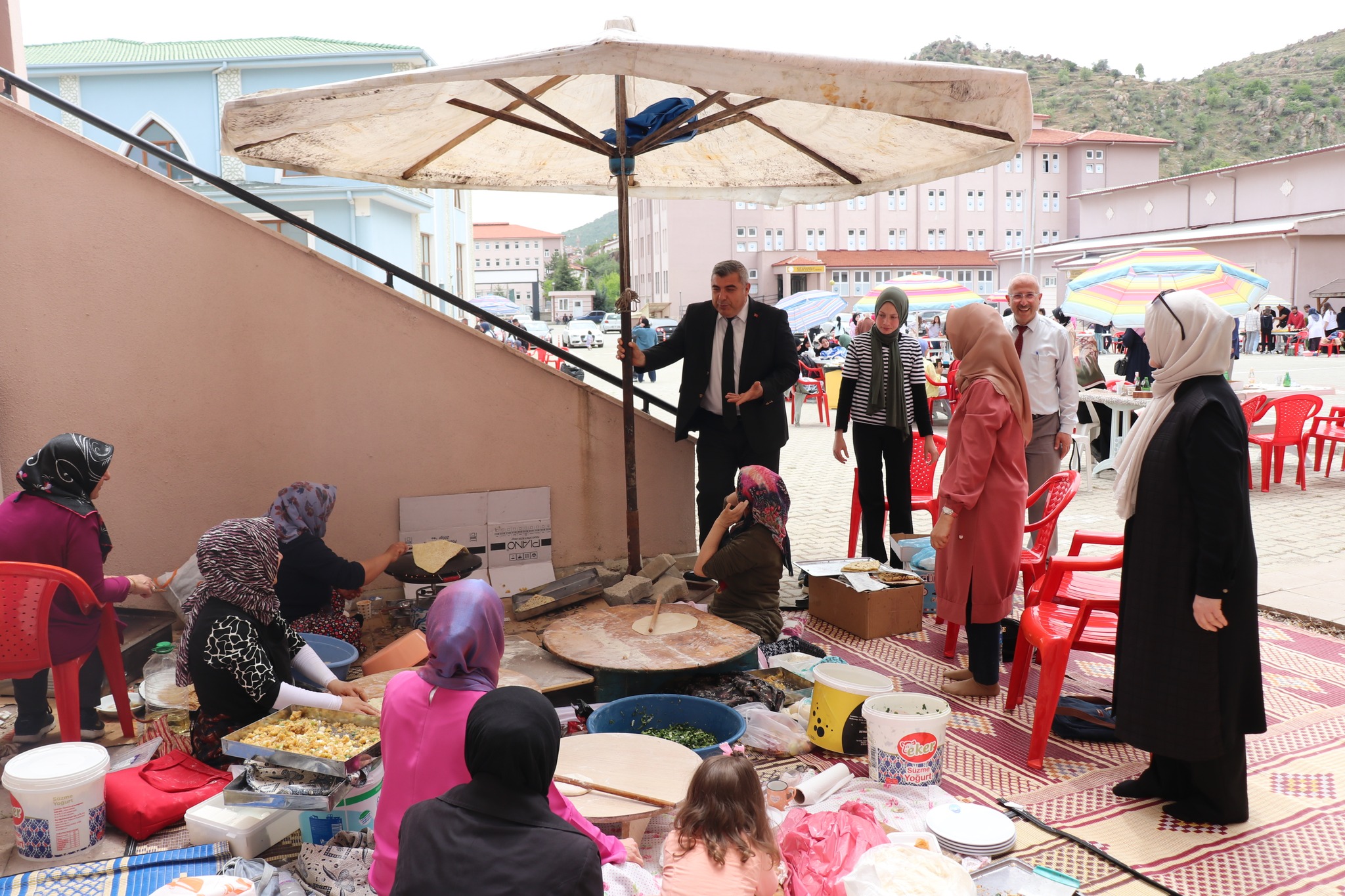 Müdür Sünnetci, Gençlik Şölenine Katıldı