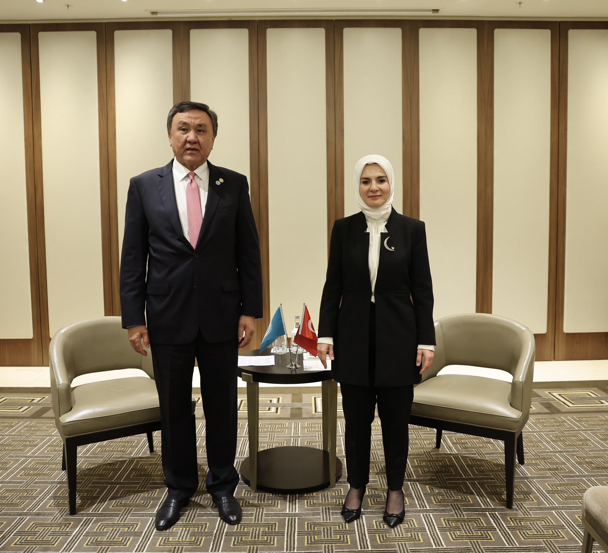 BAKAN GÖKTAŞ  TDT GENEL  SEKRETERİ İLE  BİR ARAYA  GELDİ