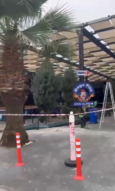 Kazada Öyle Bir Savruldu Ki! Cansız Bedeni Saatler Sonra Süs Havuzunda Bulundu