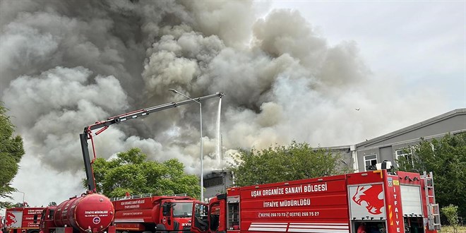Son Dakika: Fabrika yangını!  Sanayi Bölgesindeki tekstil fabrikasında yangın çıktı