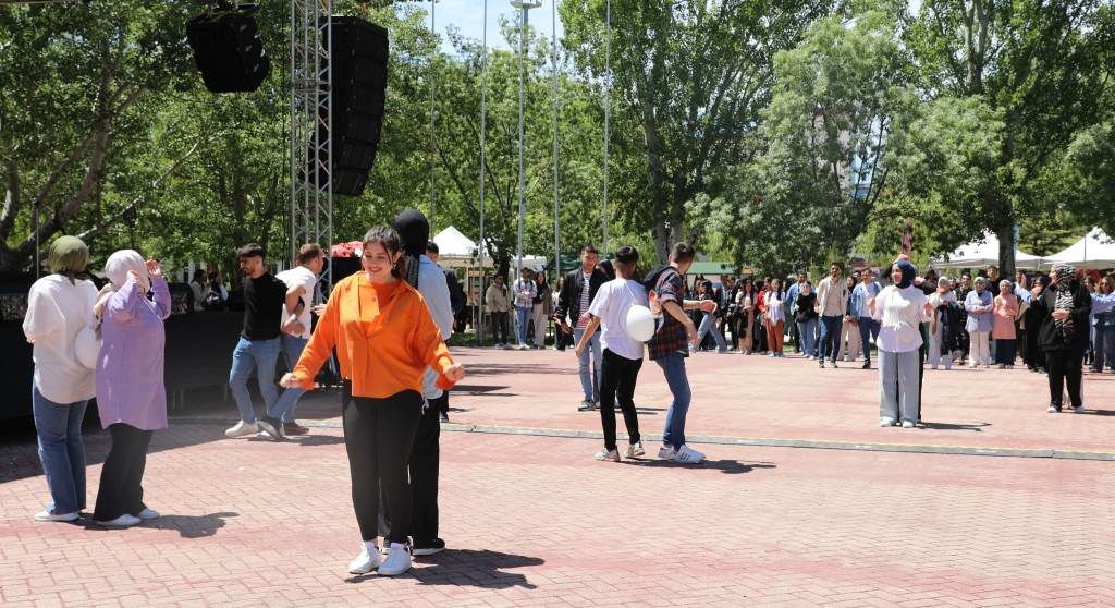 ZAFER SAĞLIK KÜLLİYESİNDE AFSÜ GENÇFEST 2024 COŞKUSU